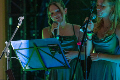 Joy und Samia on vocals